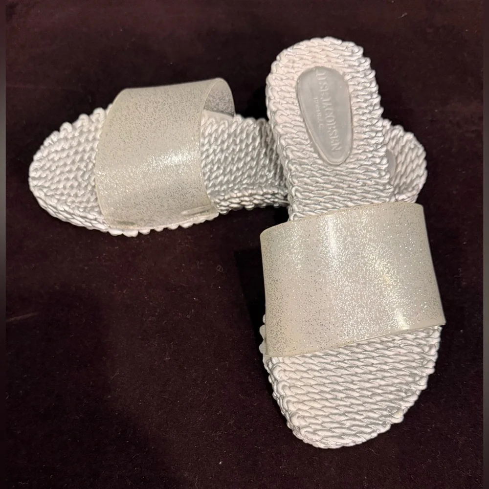 Ilse Jacobsen Women's Textured Silver Sandals